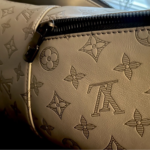 Racer LV -- 🎈SOLD🎈gray monogram with matte black hardware - Picture 4 of 11